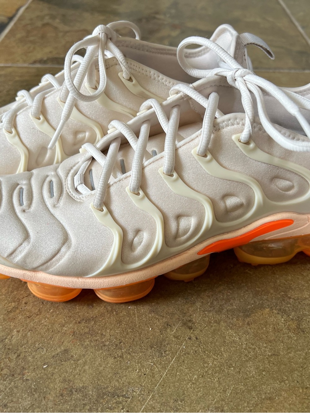 Nike WOMENS Air Vapormax Plus CREAMSICLE SIZE 9